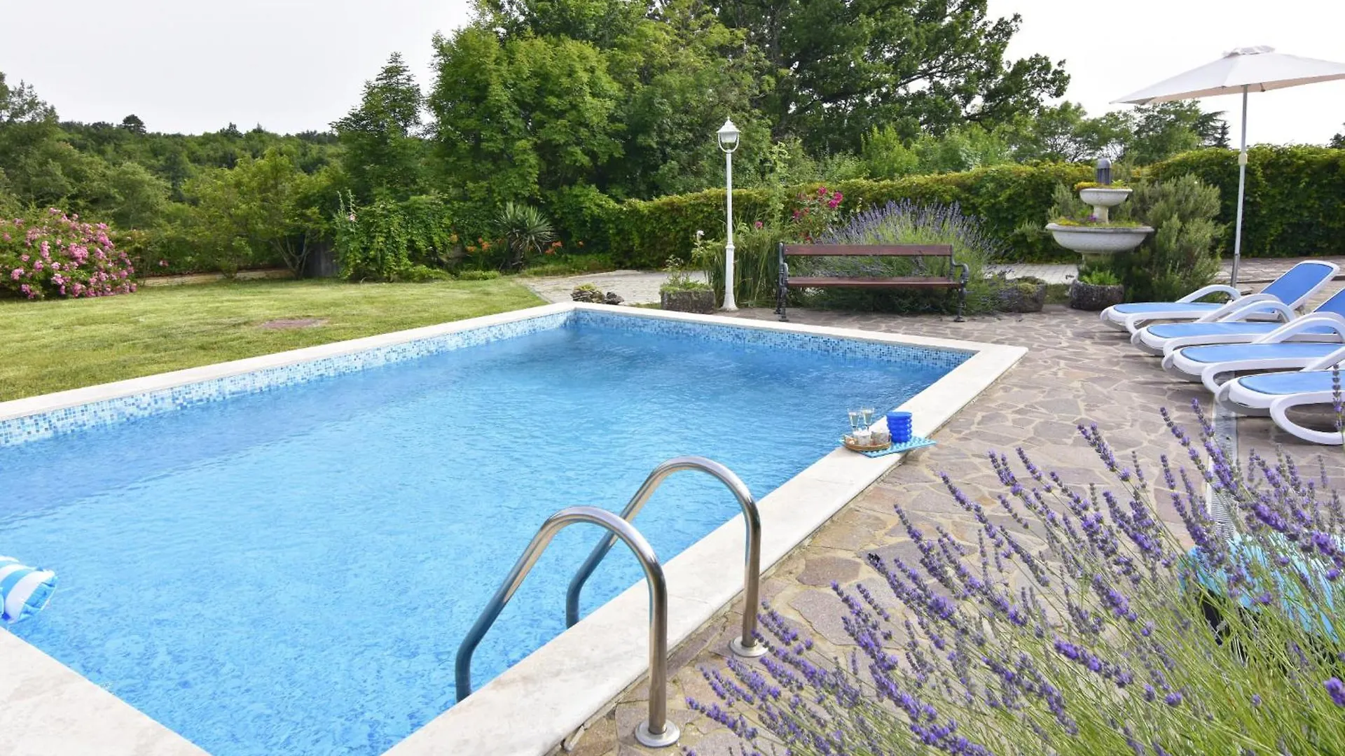 Vila Vesna グロジュニャン 別荘